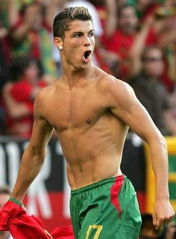 cristiano-ronaldo-shirt-off-_5