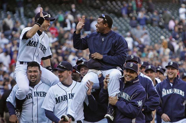 Ichiro and Ken Griffey get carried off the field 2010000774